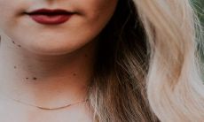 女人脖子带什么好招财有好运