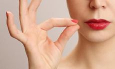 面相嘴唇白的人身体不太健康 运势也不佳
