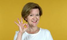 右手小指根部有痣有什么寓意 手指痣相