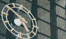 钟不正对门但是进门能见到好吗 家中如何摆放表