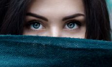 女人右眉毛上有痣好不好 眉毛痣相解析