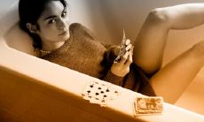 阮素君姓名评分74分