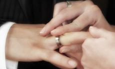 1993男鸡1995女猪婚配合适吗 做夫妻八字合不合