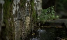 水为什么不能从大门往外流