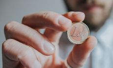 财神爷底下放100块钱代表什么意思 会招财吗