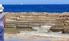 1970年属狗人最难熬年龄是多大 一生三大坎坷在何时