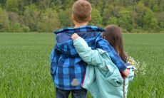 父亲属蛇母亲属鸡生个虎宝宝好吗 在2022年要孩子怎么样