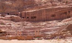 属虎的八字好吗 要经常去外地工作