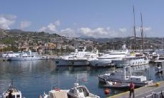 狄政姓名评分72分