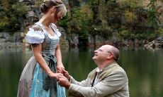 子时出生的女孩桃花多 婚姻如何