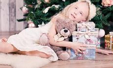 2021辛丑牛年农历四月初八日出生女孩什么名字好？